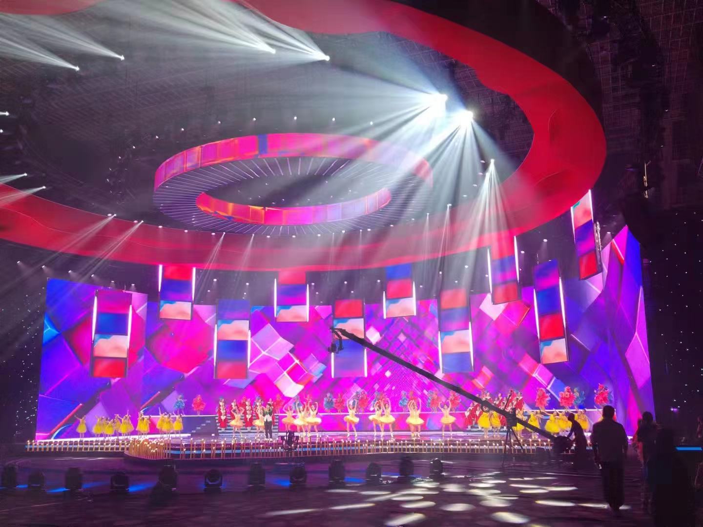 Imagen de Pantalla LED Curva: Proima-Zebrastur Revoluciona…